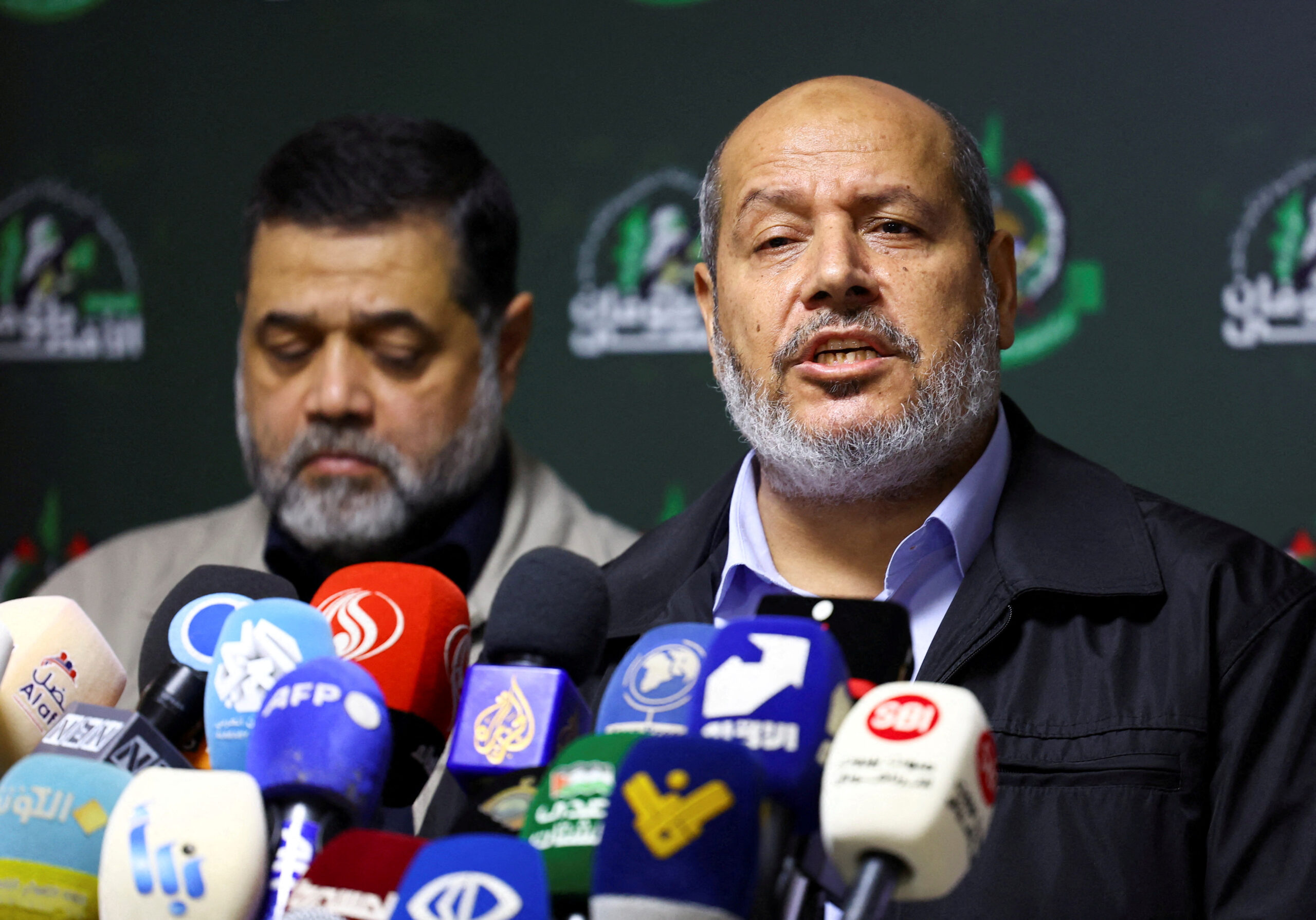 FOTO DE ARCHIVO. Responsables de Hamás, Jalil al-Haya y Osama Hamdan, asisten a una rueda de prensa en Beirut, Líbano