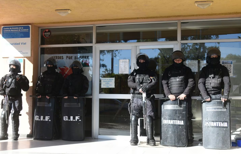 Detuvieron-a-un-empleado-municipal-de-Córdoba-por-falsificar-y-vender-licencias-de-conducir-ElDoce-05-13-2026_01_55_PM