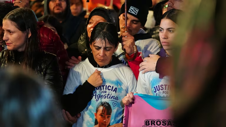 masiva-marcha-de-ni-una-menos-con-familiares-de-agostina-vega-encabezando-la-movilizacion-EGO4Y2U645