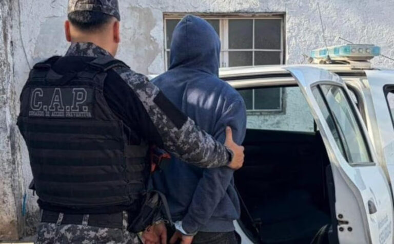 se-incendio-una-casa-encontraron-a-un-joven-golpeado-y-la-causa-dio-un-giro-investigan-un-secuestro-7AYSXN3AUBEH5LYZYH2XNXGICE