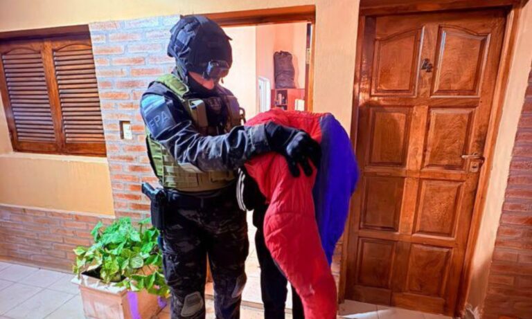 Desarticularon una banda familiar de narcomenudeo en barrio La Loma (1).jpg-6a50debc20879