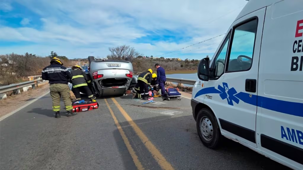 el-auto-volco-sobre-la-ruta-38-en-el-valle-de-punilla-WXOVP5KRR5HYJDVPWEVJAFTTTA