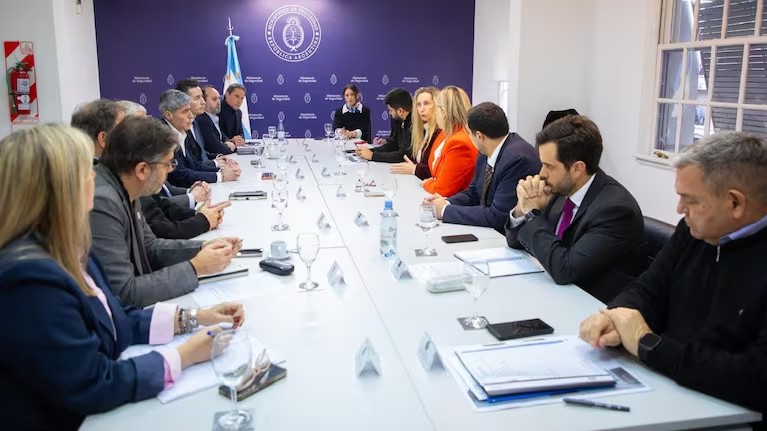 karina-milei-encabezo-un-nuevo-encuentro-para-preparar-la-visita-del-papa-leon-xiv-esta-vez-con-funcionarios-de-cordoba-caba-y-buenos-aires-foto-presidencia-M3T37AHRZZG6RNMLRRTXN7HPQU (1)