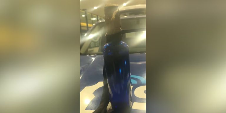 la-bomba-molotov-fue-secuestrada-por-la-policia-7WFWSCQQOZAPPNXLTNXF4TUSPQ