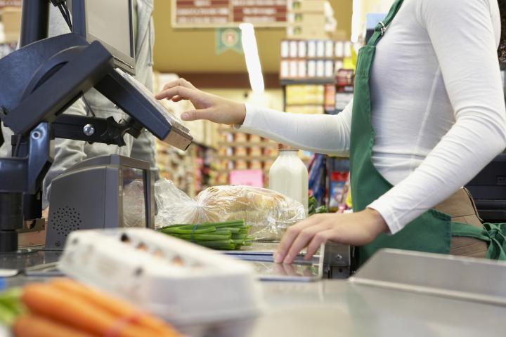 una-cajera-de-supermercado-en-una-imagen-de-archivo