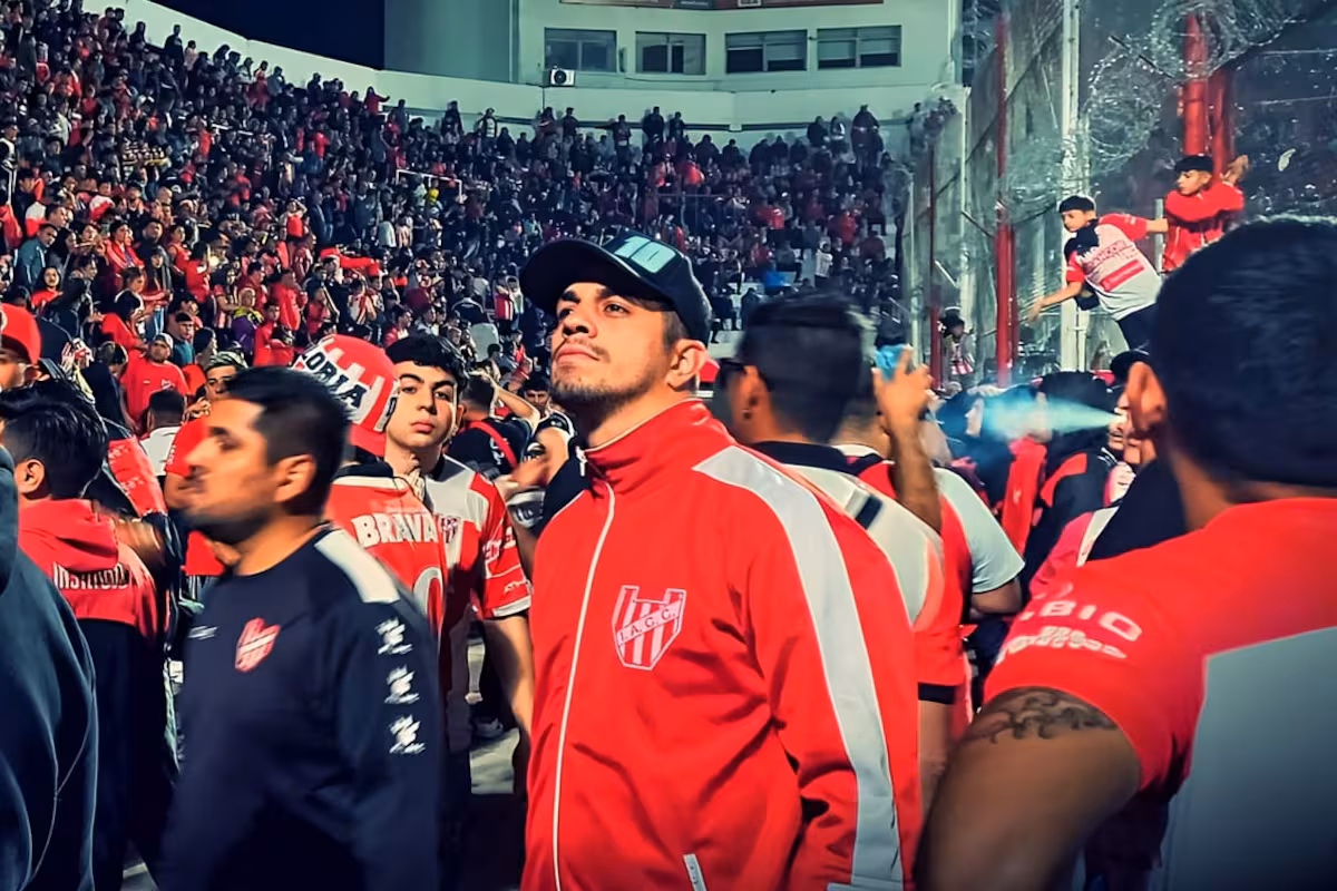 claudio-barrelier-en-la-tribuna-de-instituto-de-G5UG2NQYL5HPROZ5CV5IFPOYQA